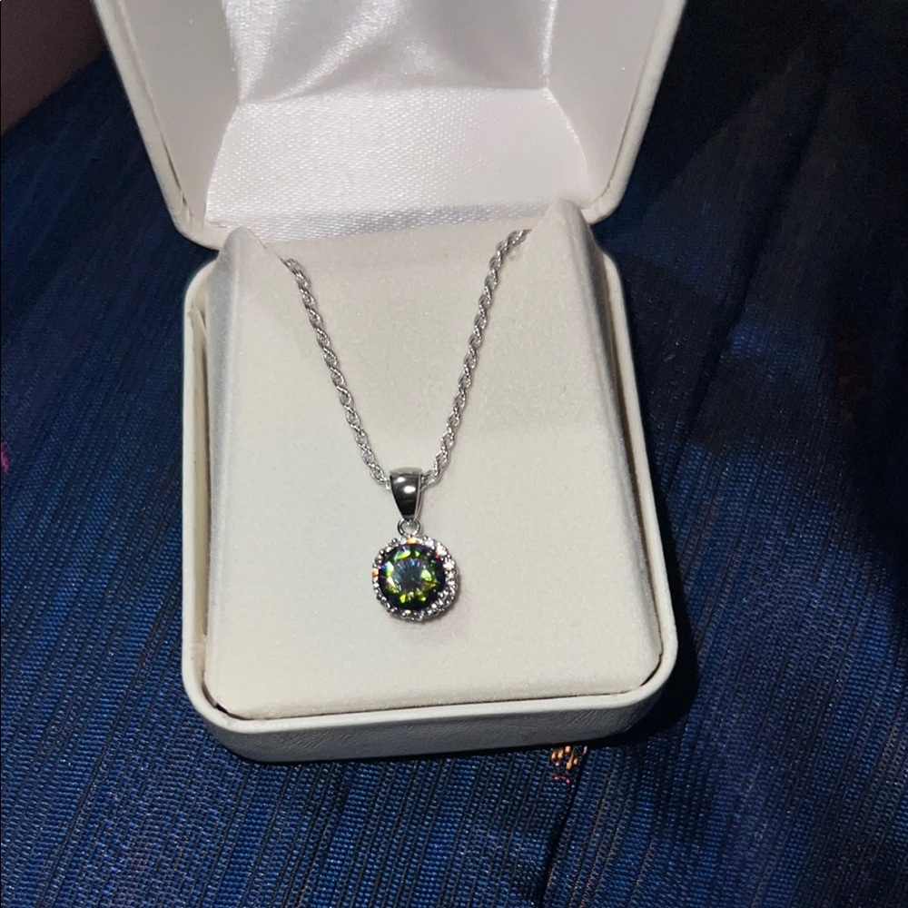 Elegant Silver Necklace with Green mixed dark Gemstone